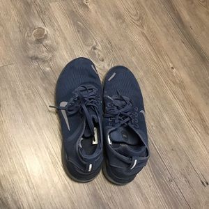 Men’s size 9 Nike Free Run